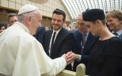 Katy Perry und Bob Roth präsentieren TM vor der Vatikan-Konferenz