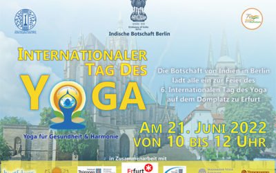 Internationaler Yogatag auf dem Domplatz in Erfurt