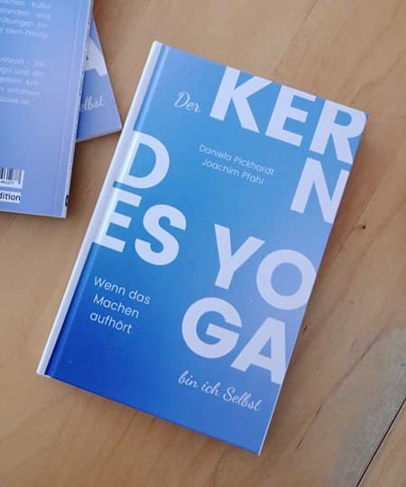 Buch Cover von Der Kern des Yoga, Joachim Pfahl.