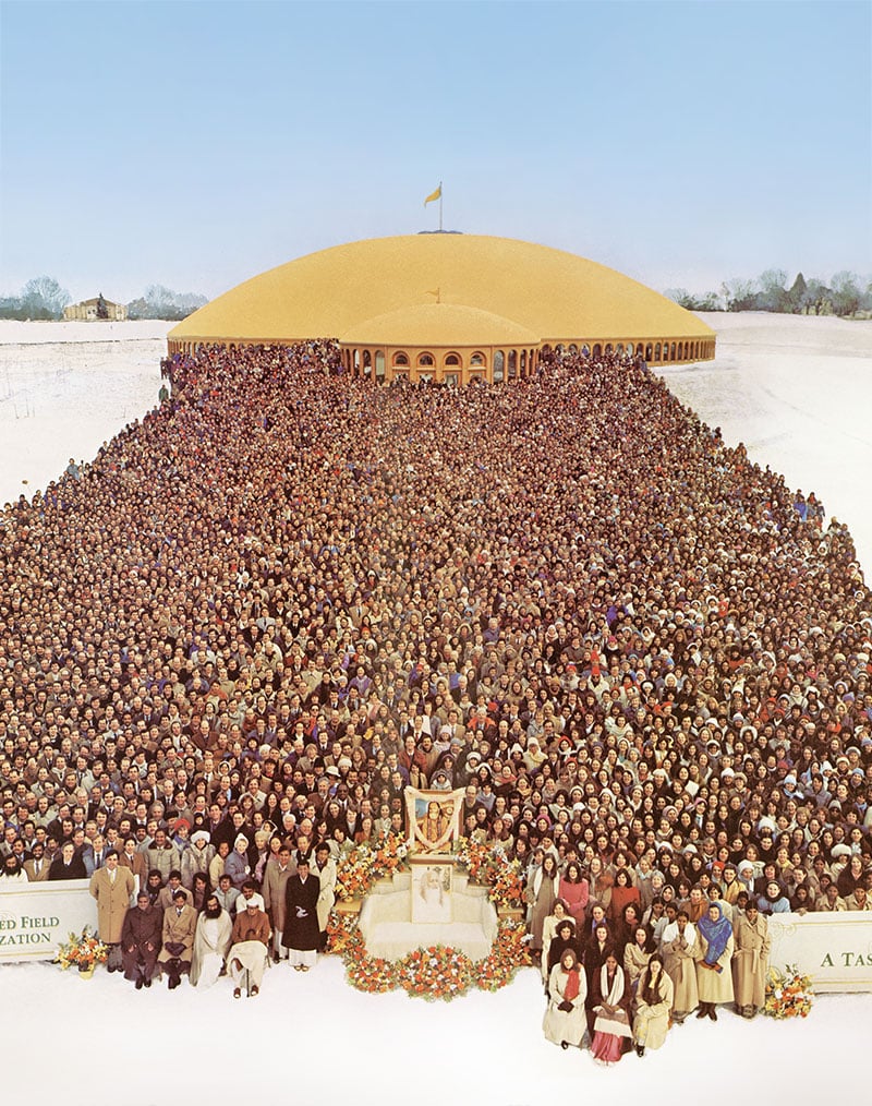 Menschenmenge bei der Weltfriedensversammlung in Fairfield 1983